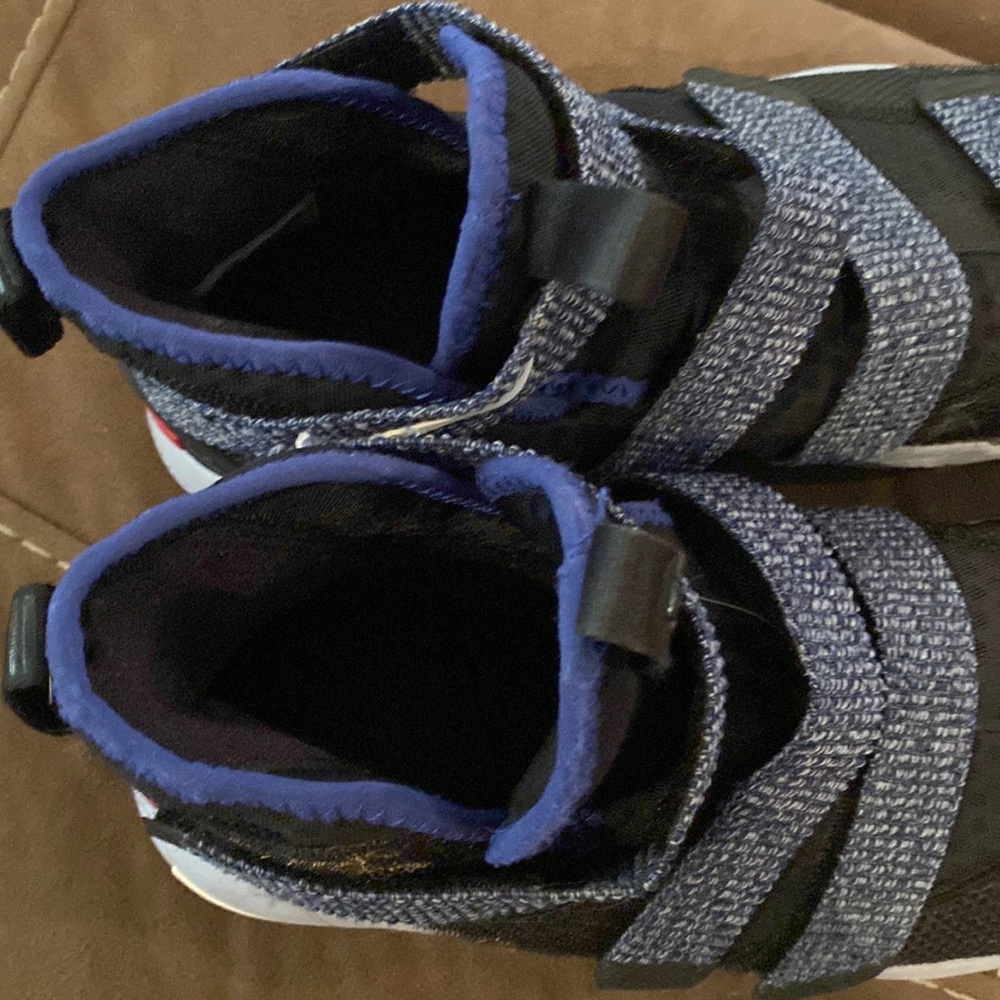 Men’s Nike Velcro shoes